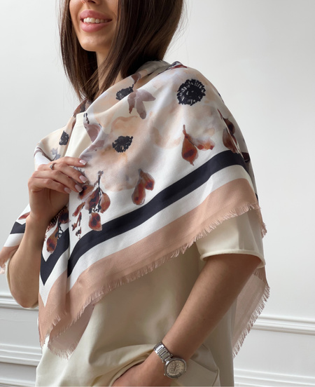 Абрикосова хустинка з квітковим принтом